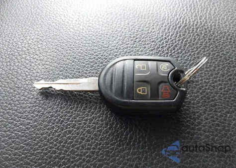 2011 Ford F-250 Lariat z USA, uszkodzony, nr VIN 1FT7W2BT4BEB87247